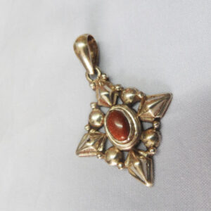 sam_0894 flower-design-suntar-stone