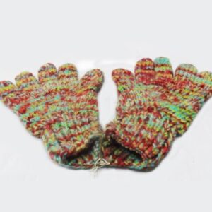simple-handmade-wollen-gloves