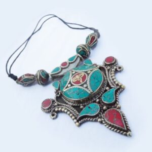 artistic-pendent-with-stone