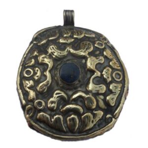 artistic-pendant-with-blade-stone