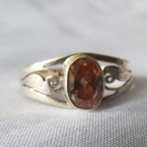 golden-topaz-finger-ring