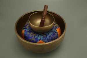 Authentic Himalayan Singing Bowls —Handcrafted in Nepal 8 dremati shaman 4758417 1920